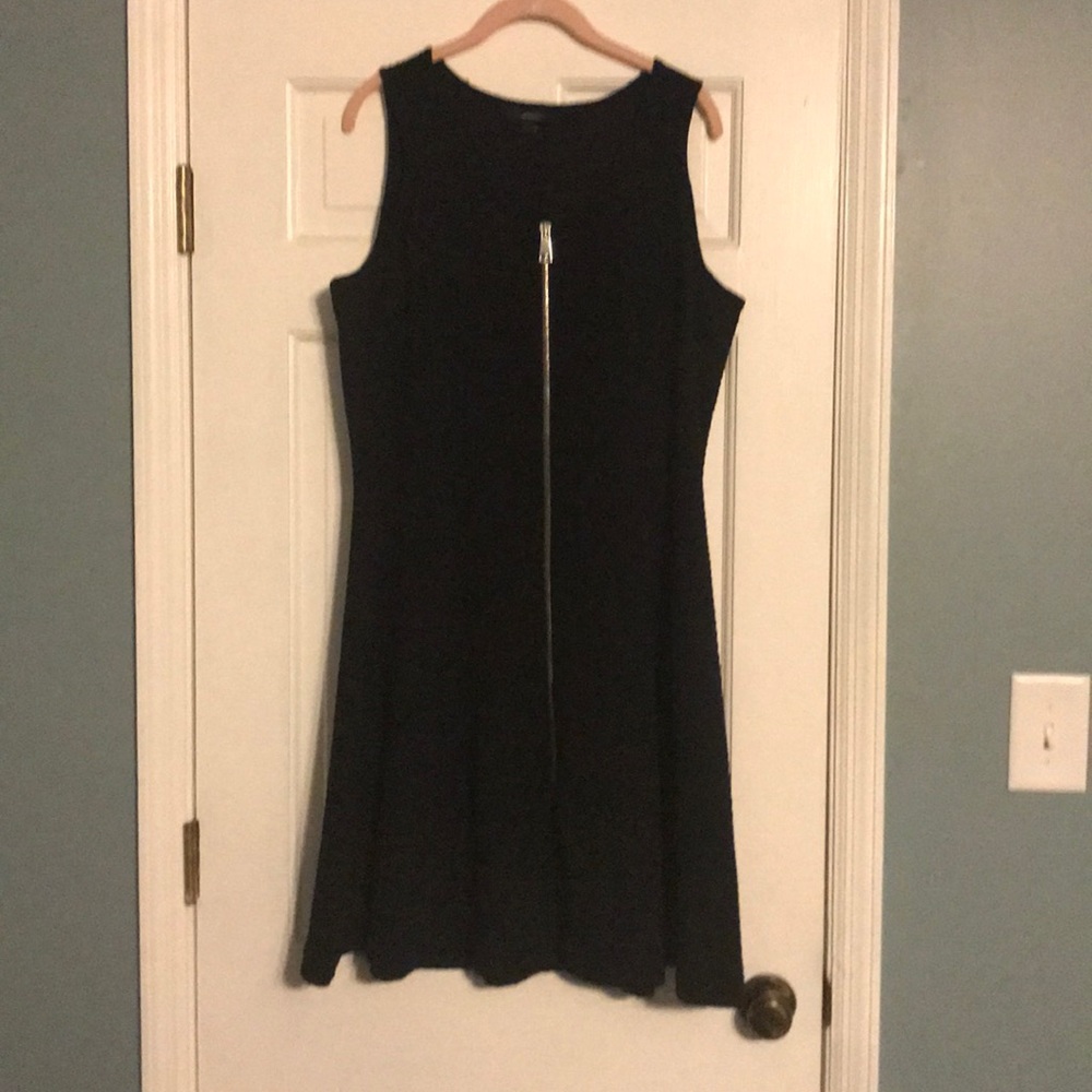 ALFANI black patterned zip sleeveless dress. XL